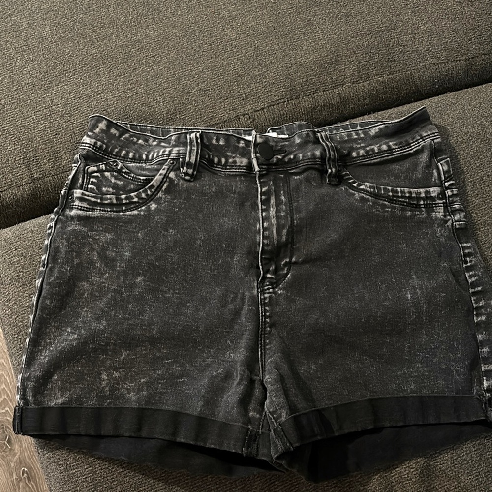 YMI LUXE Black jean shorts with cuffed hem